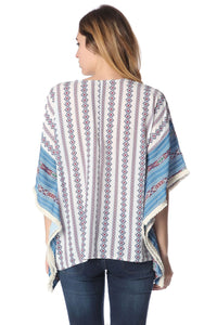 Top poncho azul de grandes dimensões na impressão tribal