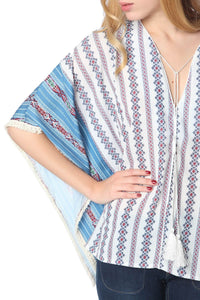 Top poncho azul de grandes dimensões na impressão tribal
