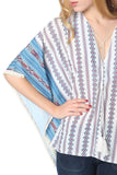 Top poncho azul de grandes dimensões na impressão tribal