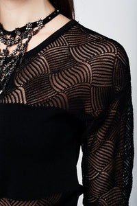 Top pontilhado preto com detalhes rendas