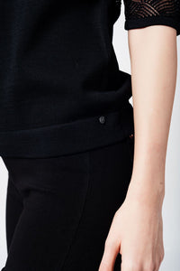 Top pontilhado preto com detalhes rendas