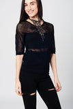Q2 Top pontilhado preto com detalhes rendas