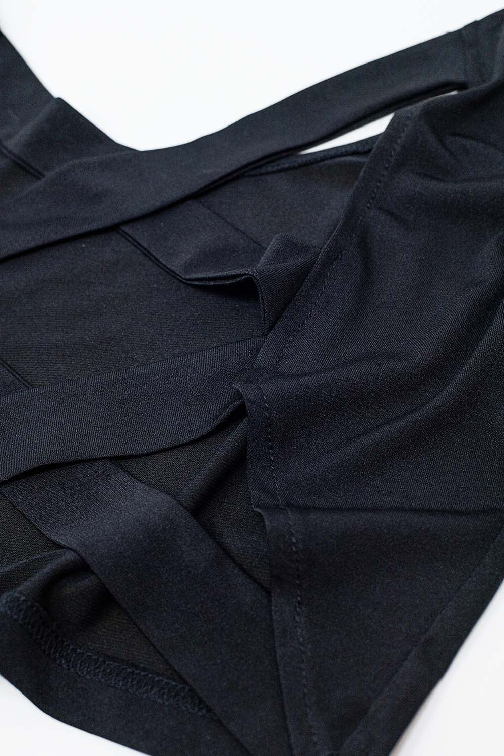 Top preto com alças elásticas nas costas