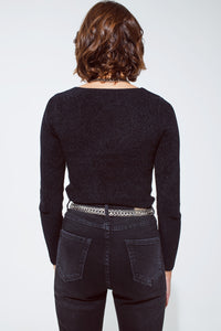 Top preto em chenille com decote em forma de coração