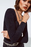 Top preto em chenille com decote em forma de coração