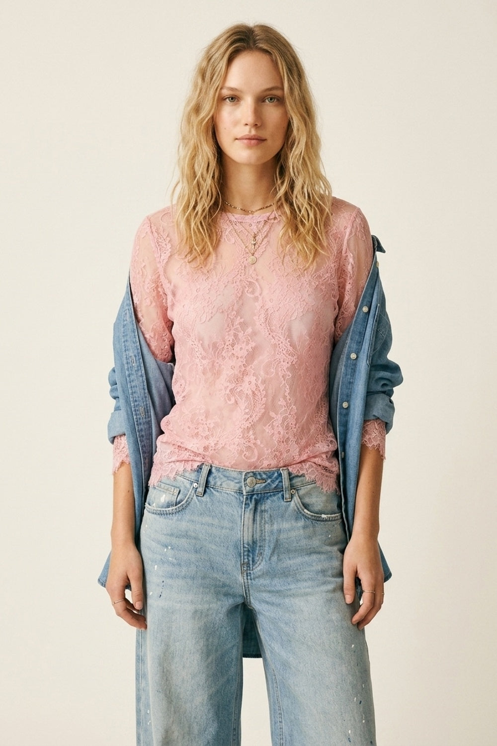 Q2 Top Transparente de Renda Rosa com Detalhe Floral de Manga Comprida