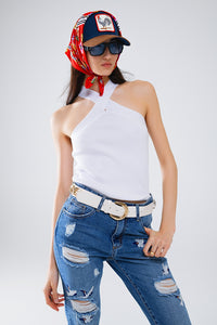 Top tricotado com corte frontal cruzado em branco