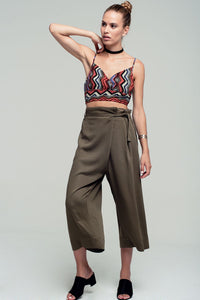 Top vermelho curto cruzado com impressão tribal