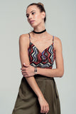 Q2 Top vermelho curto cruzado com impressão tribal