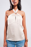 Topo de colarinho halter bege com detalhe de anel