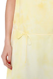 Vestido amarelo com tiras finas e parte inferior das costas