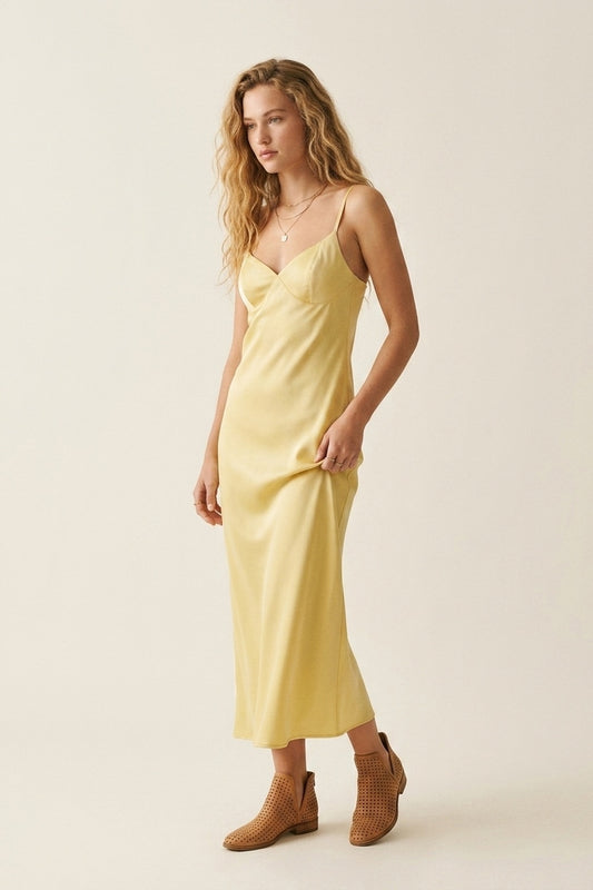 Q2 Vestido Amarelo de Cetim Slip Maxi com Alças Ajustáveis