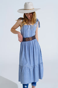 Vestido azul e branco em xadrez em linha A com alças ajustáveis