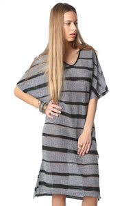 Vestido azul marinho às riscas