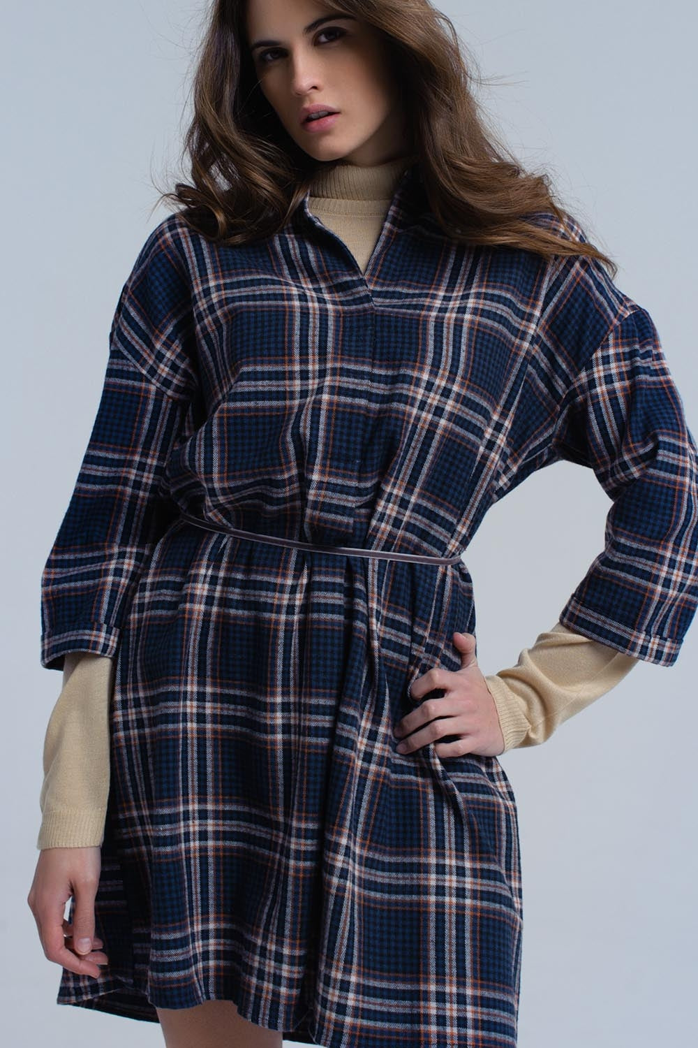 Q2 Vestido azul marinho midi quadriculado