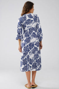 Vestido Boho Maxi com mangas em balão e estampado de folhas em azul escuro e branco