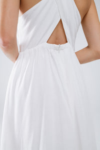 Vestido branco com pormenor de botões
