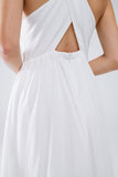 Vestido branco com pormenor de botões