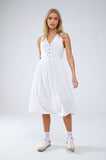 Q2 Vestido branco com pormenor de botões