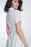 Vestido branco de popeline com cinto e manga curta