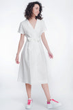 Q2 Vestido branco de popeline com cinto e manga curta