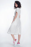 Vestido branco de popeline com cinto e manga curta