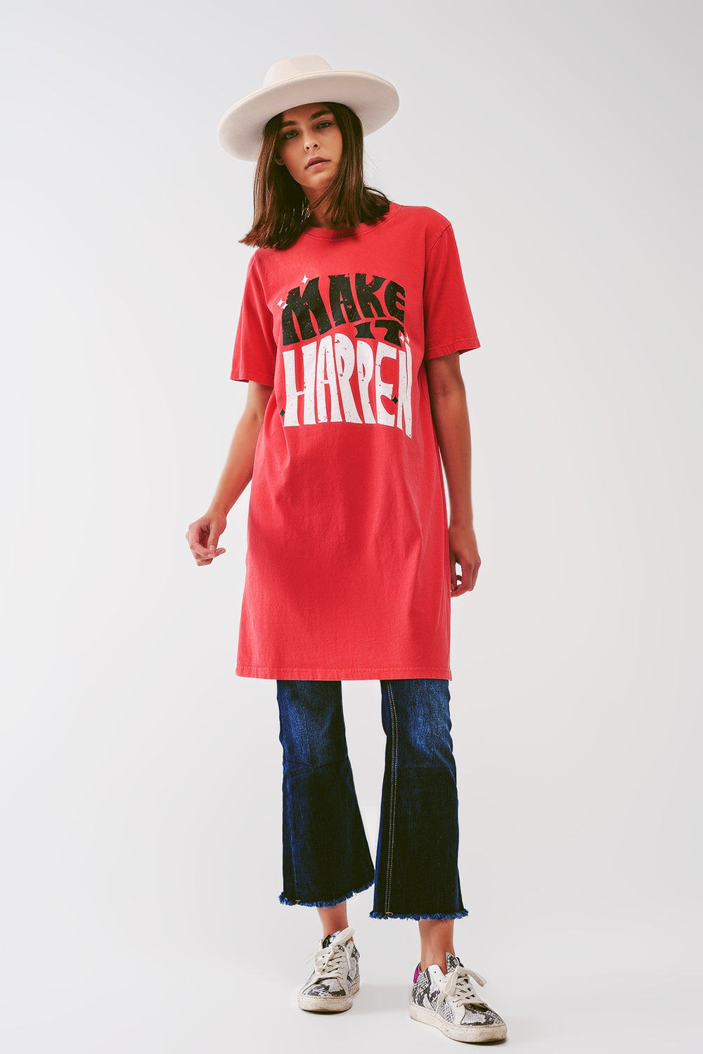 Q2 Vestido camiseta com o texto Make It Happen em vermelho