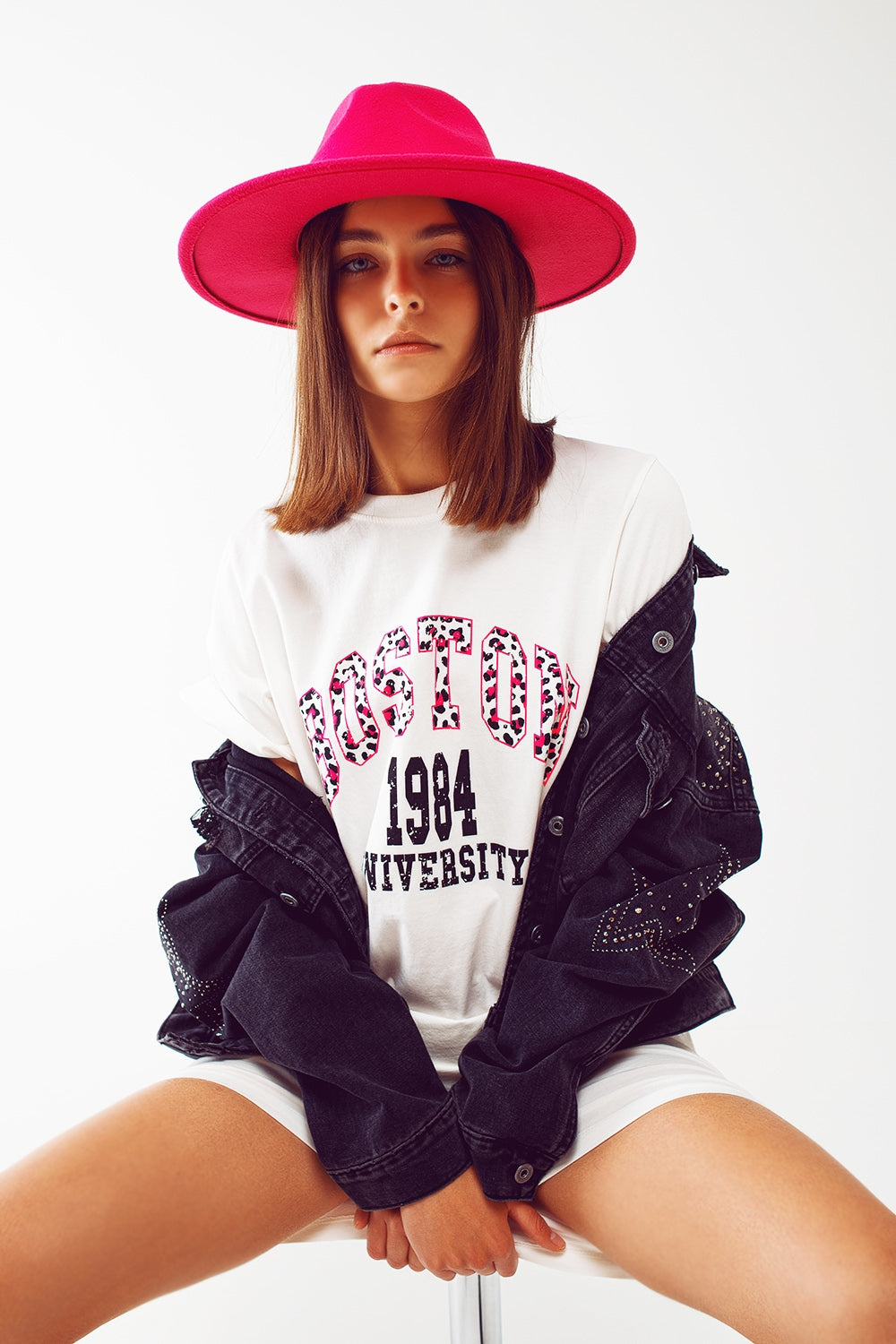 Q2 vestido camiseta midi em branco Boston University 1984