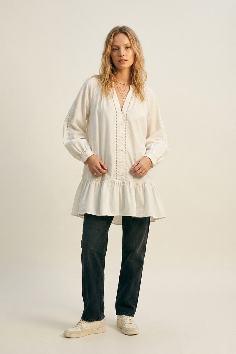 Q2 Vestido Camponês de Popeline de Algodão Leve em branco com Barra de Babados