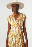 Vestido com mangas curtas e estampa retrô