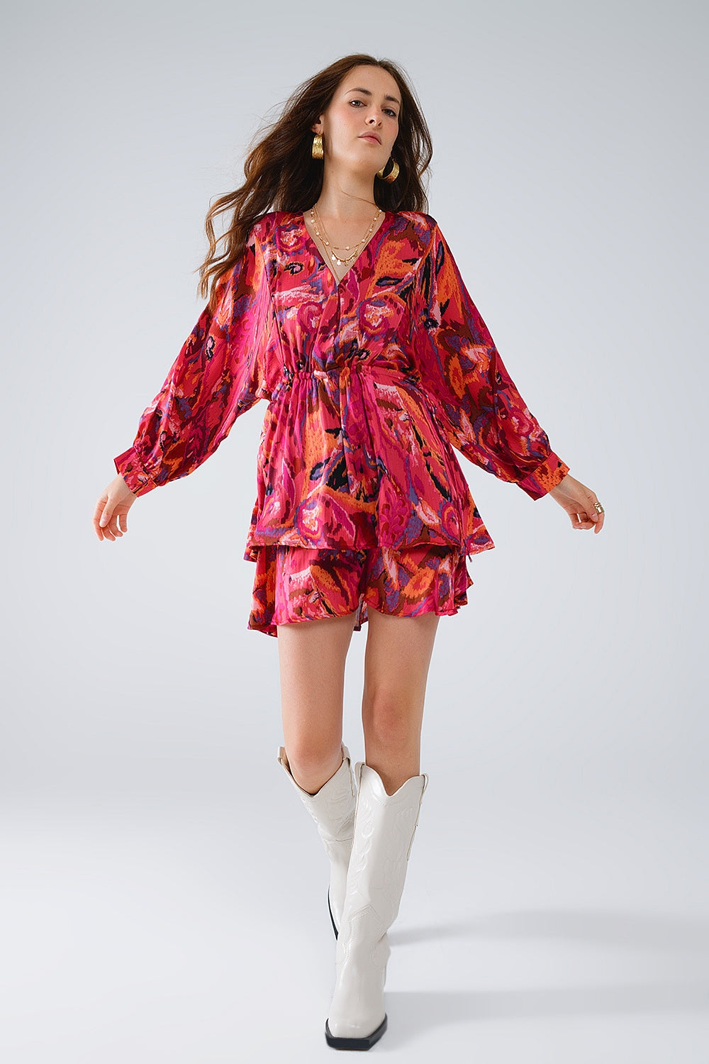 Vestido com rufos em estampado animal multicolorido com mangas compridas