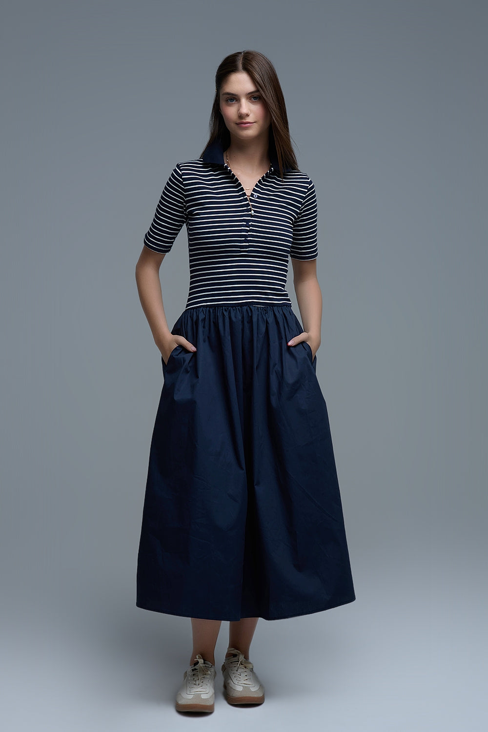 Q2 Vestido com top às riscas e saia midi em popeline em azul-marinho