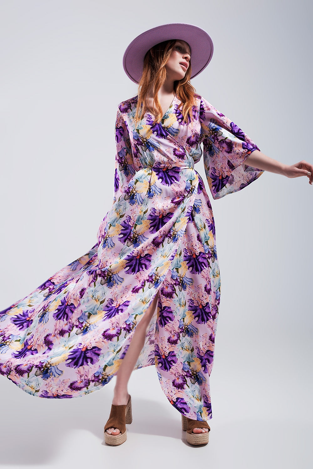 Q2 Vestido comprido com mangas de flutter e estampado de flores púrpura