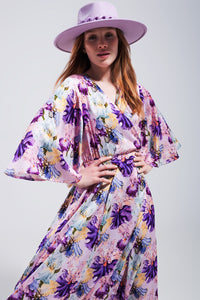 Vestido comprido com mangas de flutter e estampado de flores púrpura