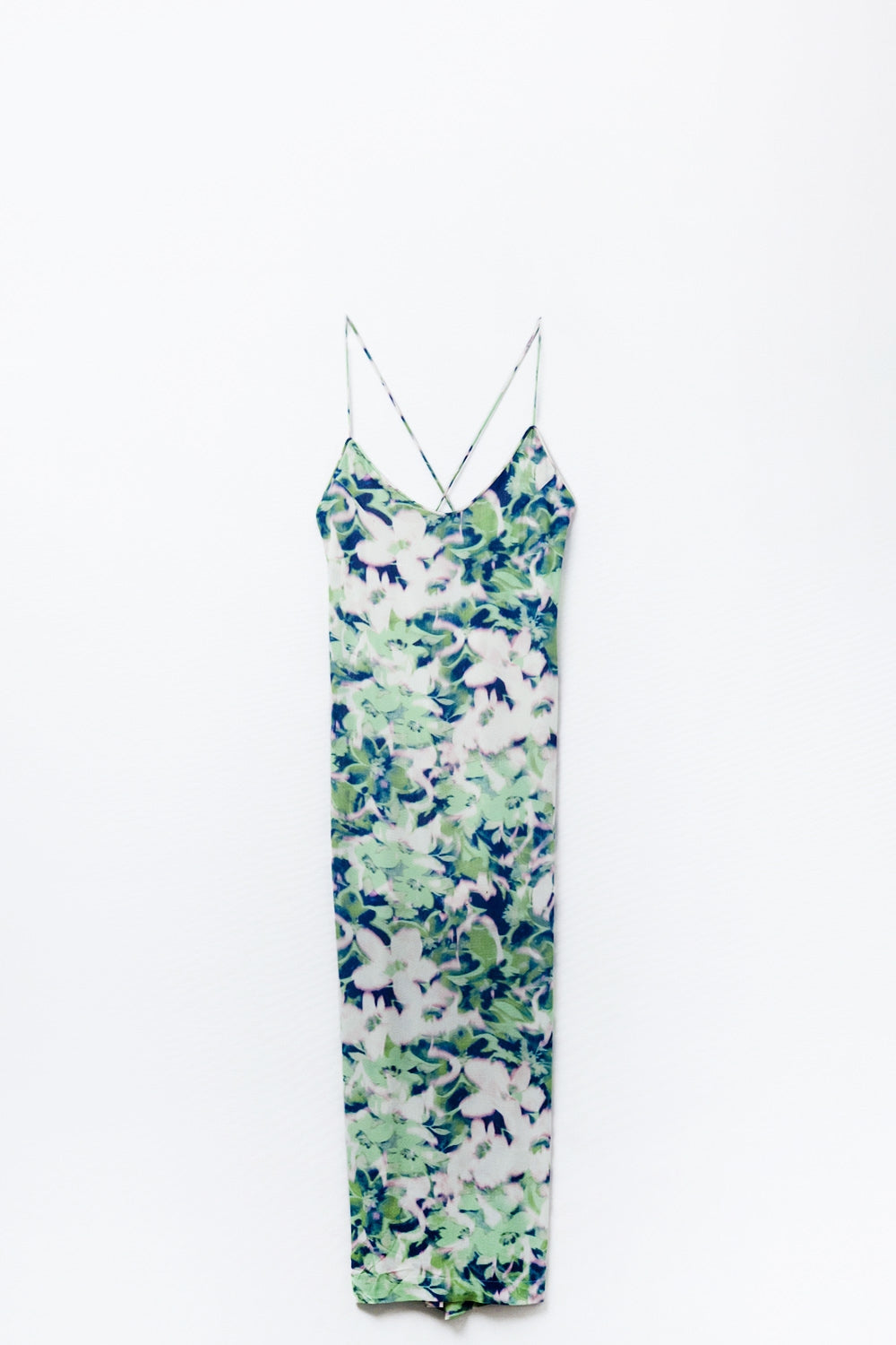 vestido comprido verde com estampado floral e decote largo nas costas