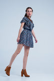 Vestido cor azul marinho dia floral com abertura nas costas