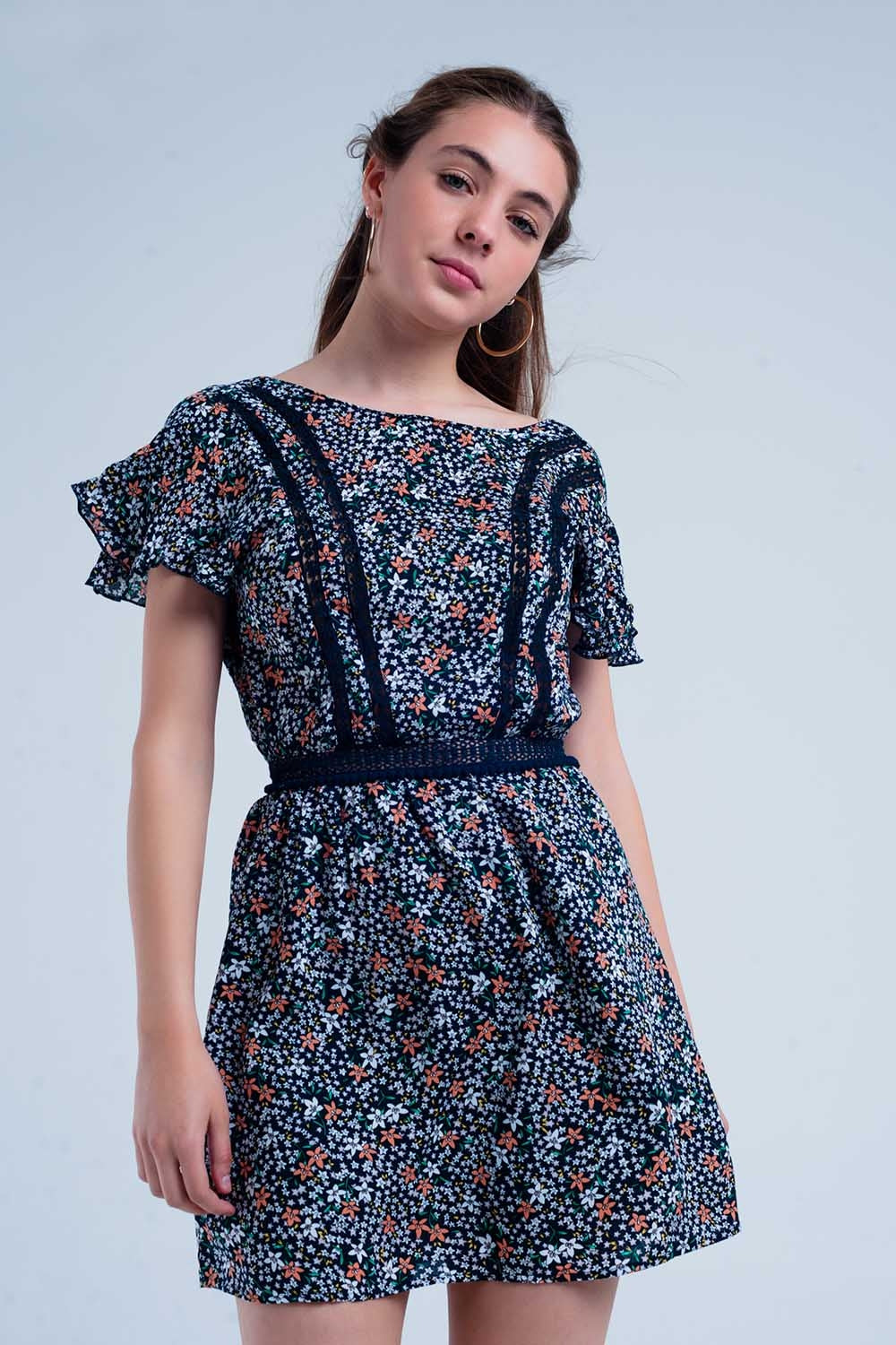 Vestido cor azul marinho dia floral com abertura nas costas