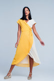 Vestido cross midi amarelo com estampa de bolinhas