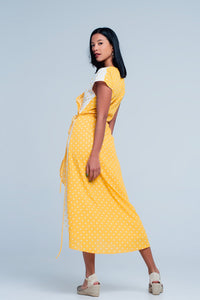 Vestido cross midi amarelo com estampa de bolinhas