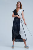 Vestido cross midi negro com estampa de bolinhas