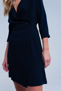 Vestido cruzado marinho com rendas
