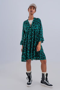 Q2 Vestido curto com desenho em camadas e impressão animal verde