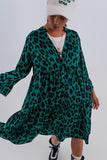 Vestido curto com desenho em camadas e impressão animal verde