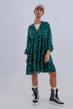 Q2 Vestido curto com desenho em camadas e impressão animal verde