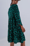 Vestido curto com desenho em camadas e impressão animal verde