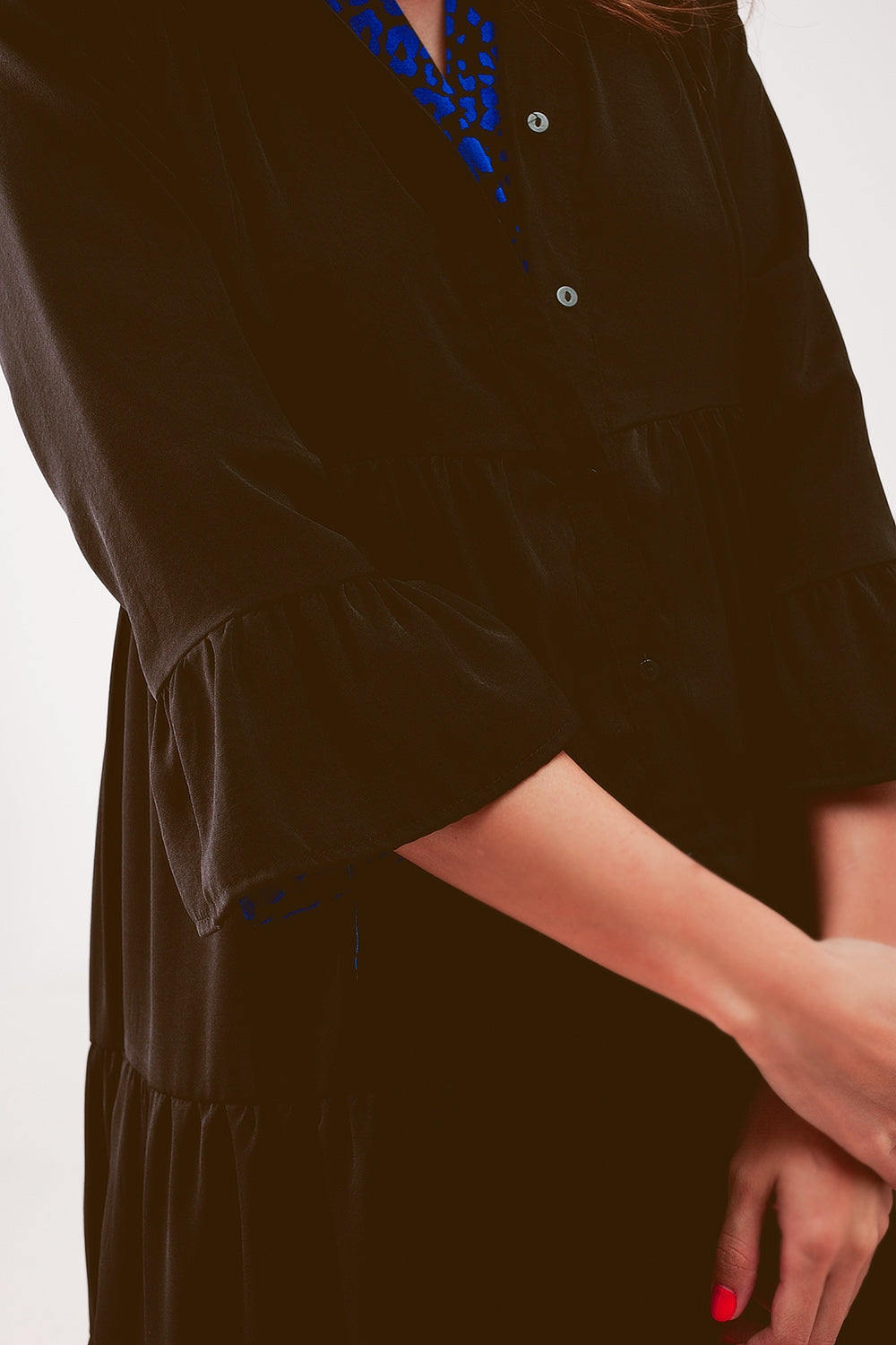 Vestido curto com desenho em camadas preto