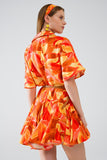 Vestido curto com estampado abstrato em castanho Vermelho e castanho
