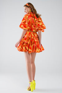 Vestido curto com estampado abstrato em castanho Vermelho e castanho