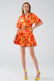 Q2 Vestido curto com estampado abstrato em castanho Vermelho e castanho