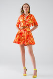 Vestido curto com estampado abstrato em castanho Vermelho e castanho